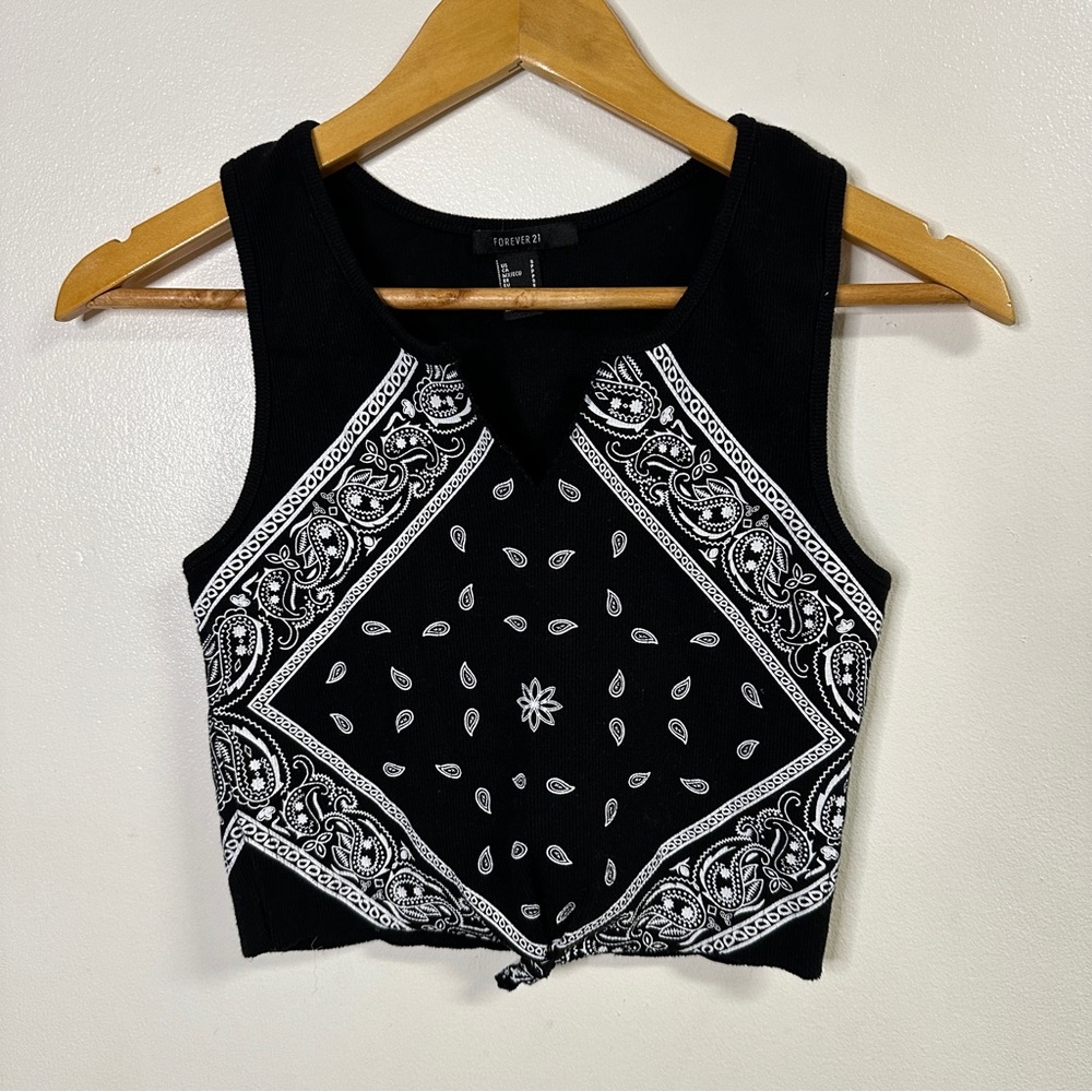 Forever 21 Black Bandana-Print Crop Tank